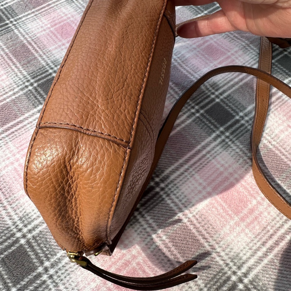 Fossil leather cross body brown2 great condition - Picture 4 of 6